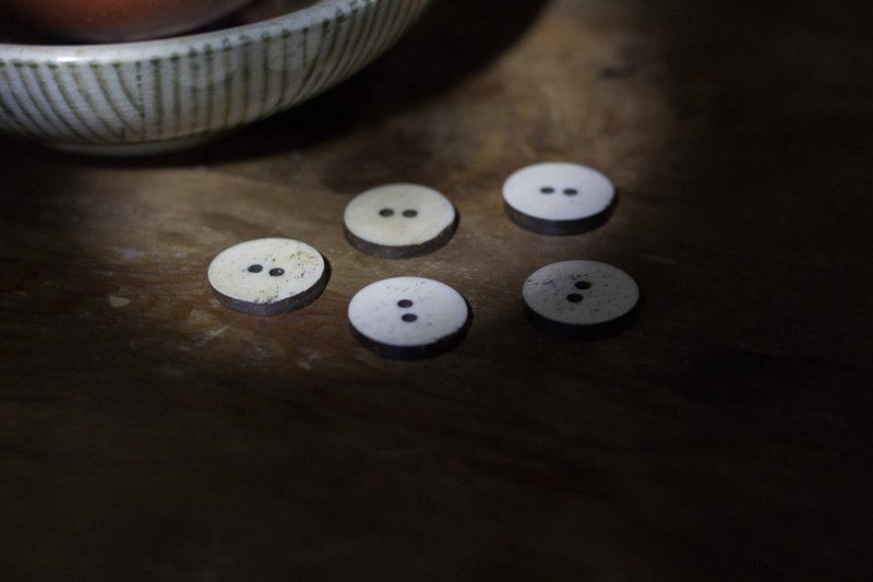 Nepalese animal bone buttons (3 pieces) - Parts, Bulk Supplies & Tools - Other Materials White