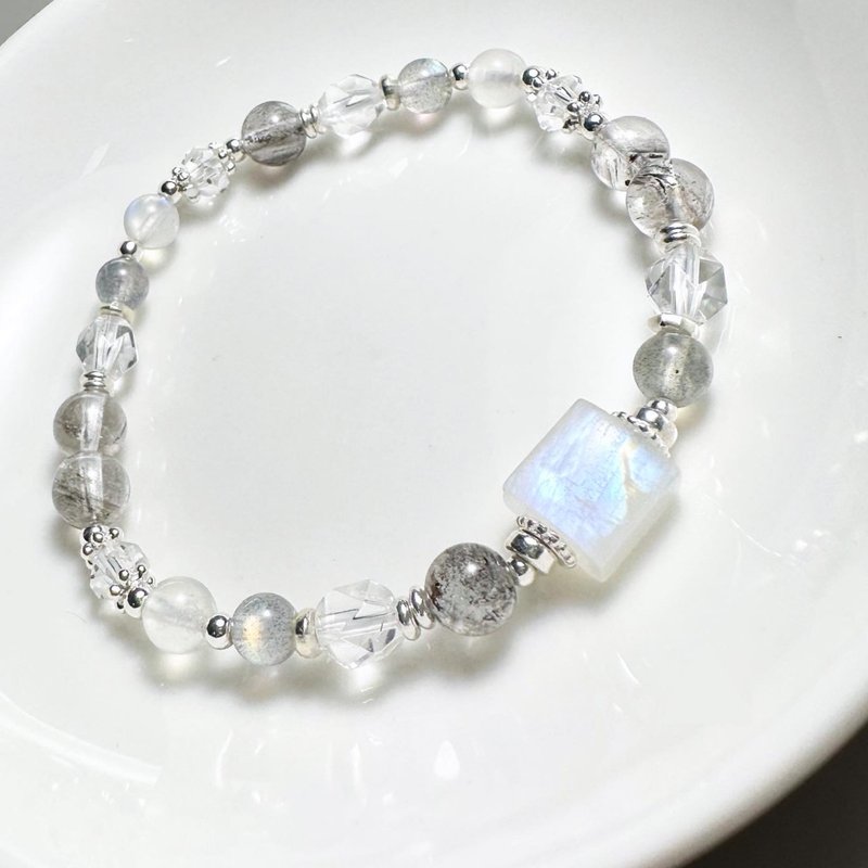 Ink dyed moon color - moonstone. Shining diamond. Labradorite - sterling silver design - สร้อยข้อมือ - คริสตัล สีเทา