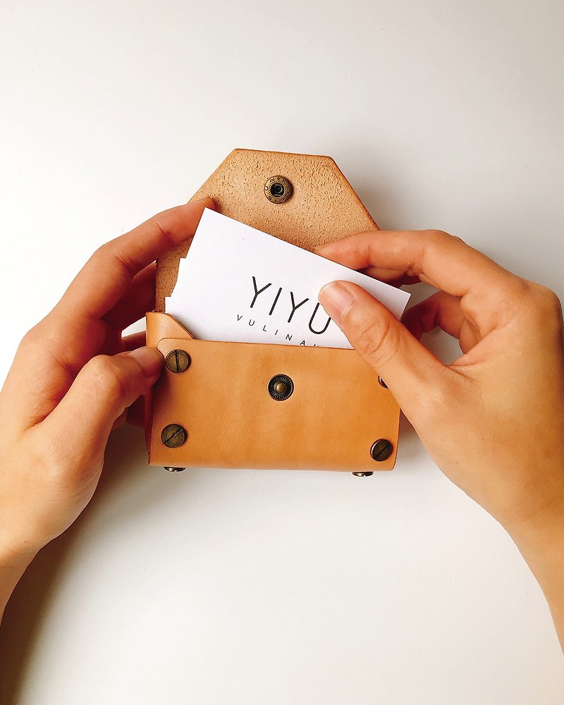 Leather Hand-made Card Holder - ที่เก็บนามบัตร - หนังแท้ สีนำ้ตาล