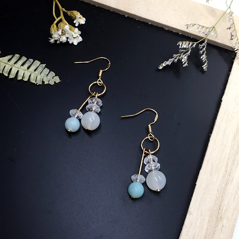 Small fresh temperament crystal pendant earrings - ต่างหู - เครื่องเพชรพลอย สีเขียว