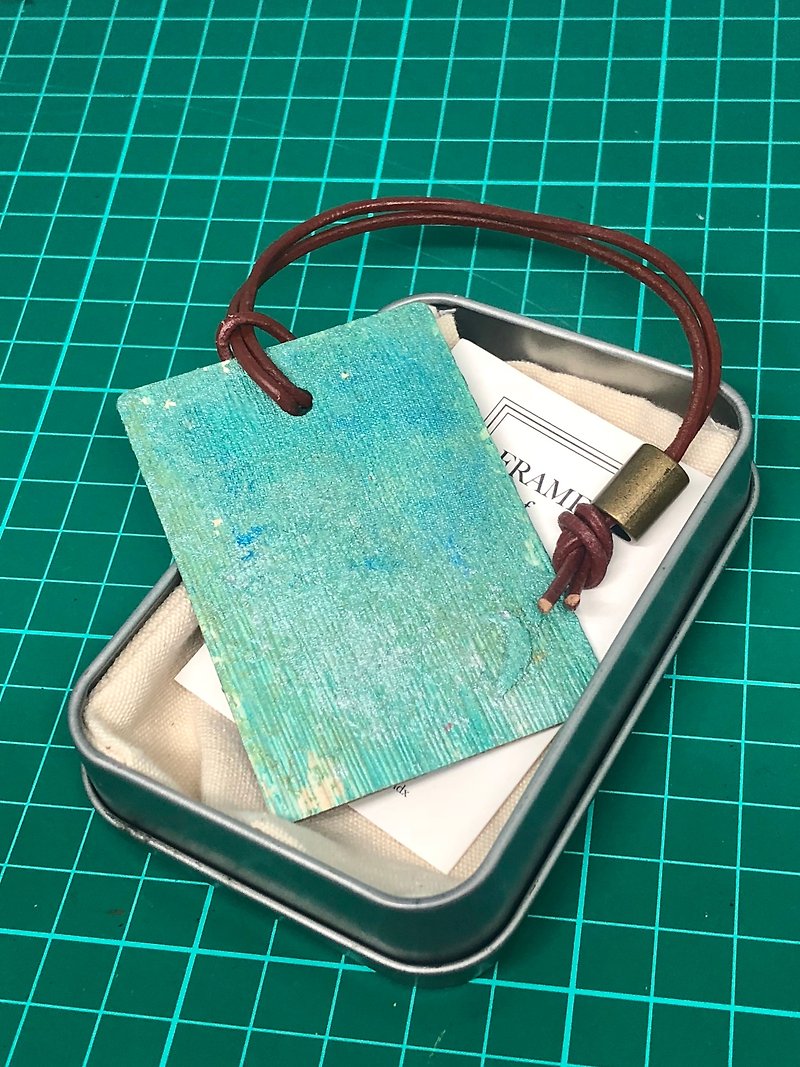 Abstract Portable Wood Art Ornament - พวงกุญแจ - วัสดุอีโค สีใส