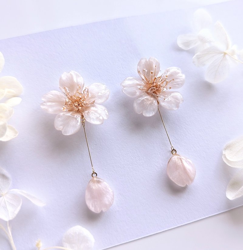 Real Cherry Blossom pierced earrings. One-and-only, precious gift from nature. - Earrings & Clip-ons - Resin Pink