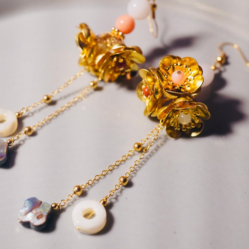 【Winter Solstice Fanmei】 Bronze Plum Blossom Dangle Ear Hook - Earrings & Clip-ons - Copper & Brass Gold