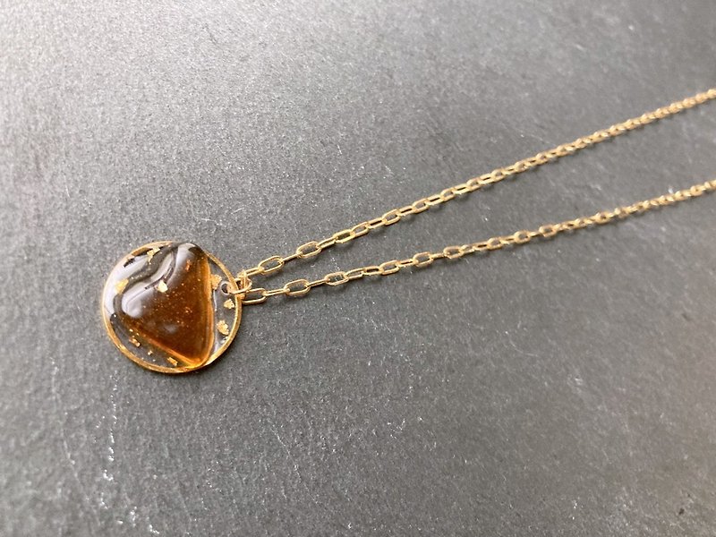 sea ​​glass necklace Brown oval chain - สร้อยคอ - วัสดุอีโค สีทอง