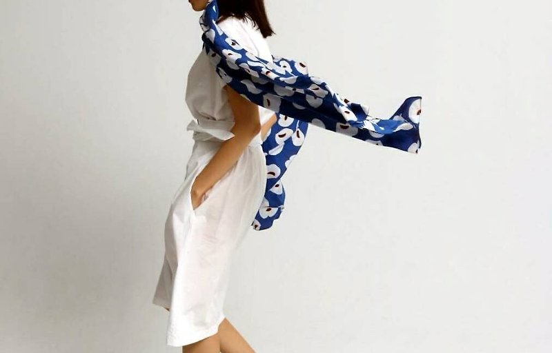 Blue and white printed long silk scarf - ผ้าพันคอ - ผ้าไหม 
