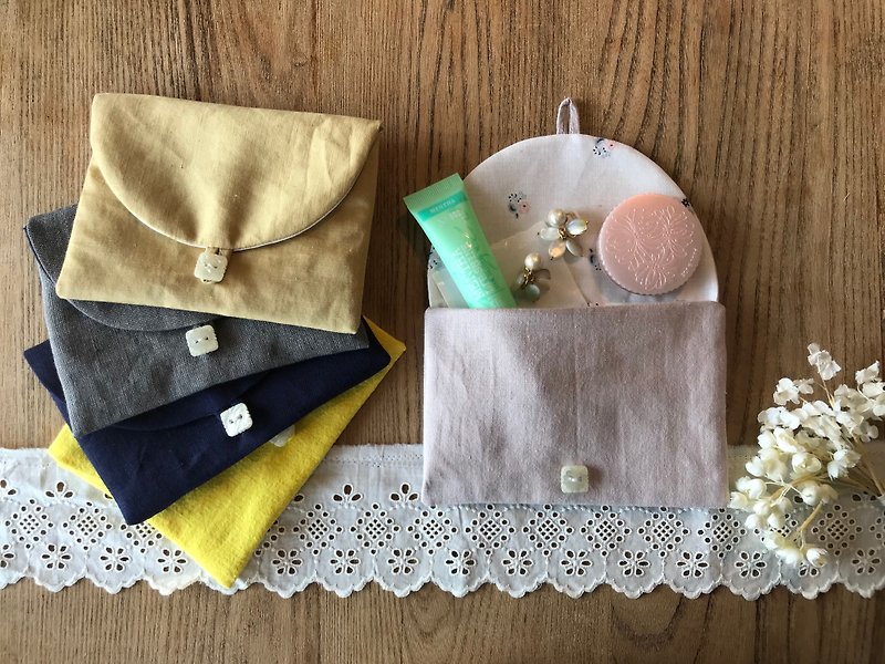 Small pouch (mustard) - กระเป๋าเครื่องสำอาง - ผ้าฝ้าย/ผ้าลินิน สีเหลือง