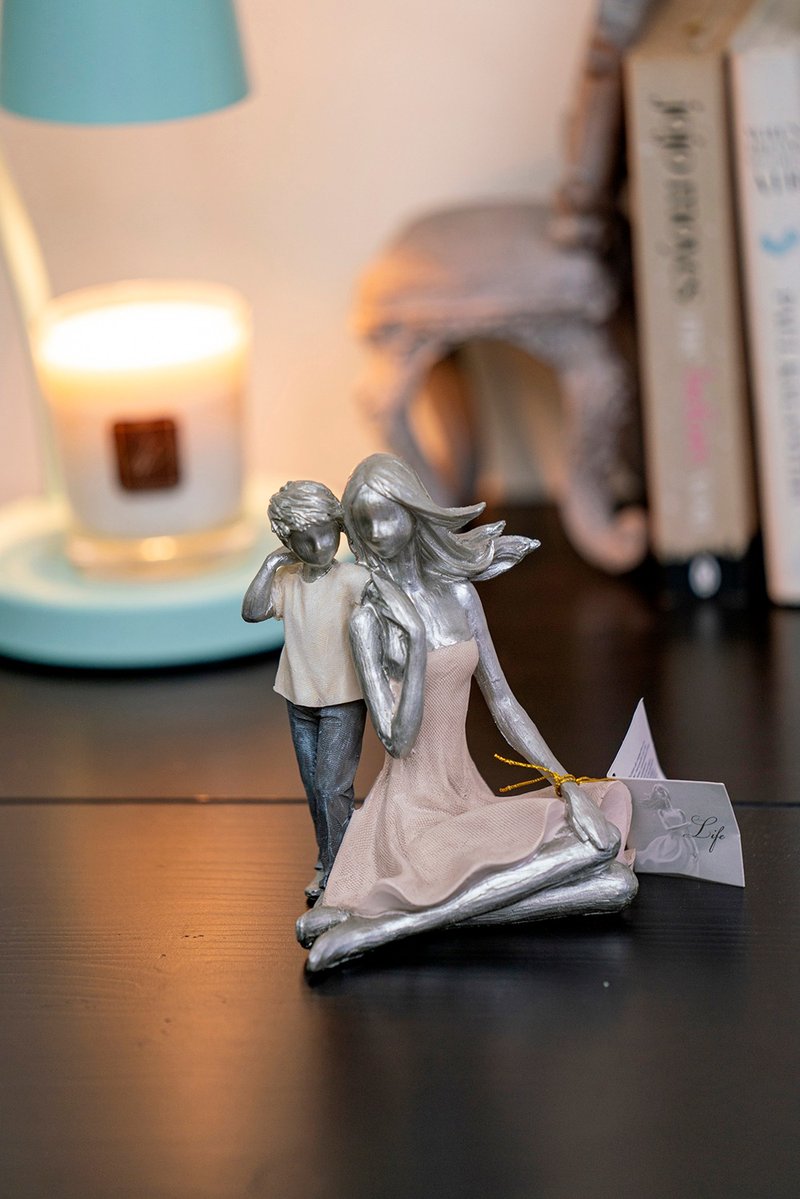 European style mother and child rely on resin sculpture art furnishings-a gift for Mother's Day - ของวางตกแต่ง - เรซิน 