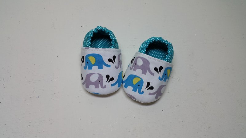 Elephant in water spray baby shoes (blue) - รองเท้าเด็ก - ผ้าฝ้าย/ผ้าลินิน สีน้ำเงิน