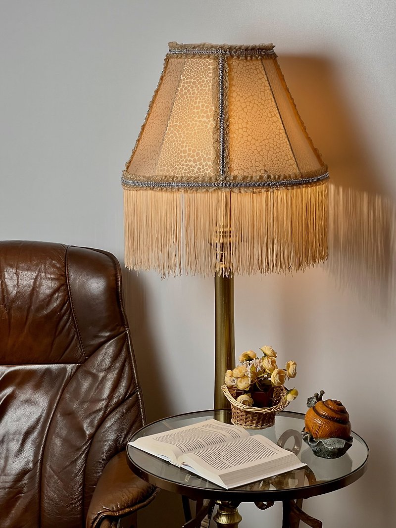 Victorian lampshade brocade spotted beige with long fringe - 燈具/燈飾 - 其他材質 卡其色
