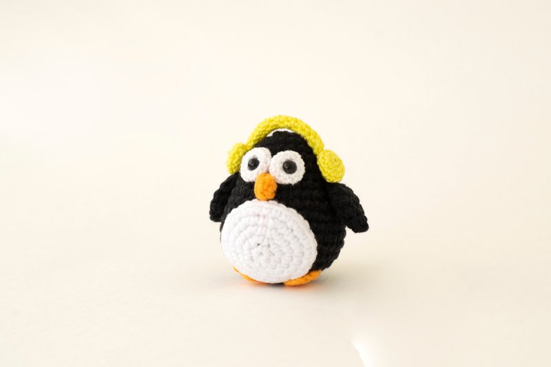 Penguin doll, plush toy, Christmas gift, winter figurine, crochet animals, 新年 礼物 - 公仔/玩偶 - 棉．麻 黑色