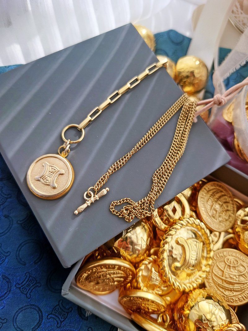 中古孤品 CELINE 凱旋門金牌鈕扣 鎖骨鏈頸鏈項鍊 鑰匙扣掛件掛飾 - 項鍊 - 其他金屬 金色