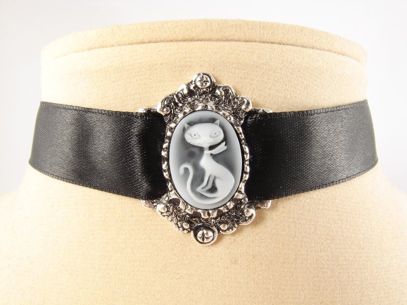 Black White Cat Kitten Cameo Black Satin Ribbon Choker Necklace Woman Jewelry - 頸圈項鍊 - 其他材質 黑色