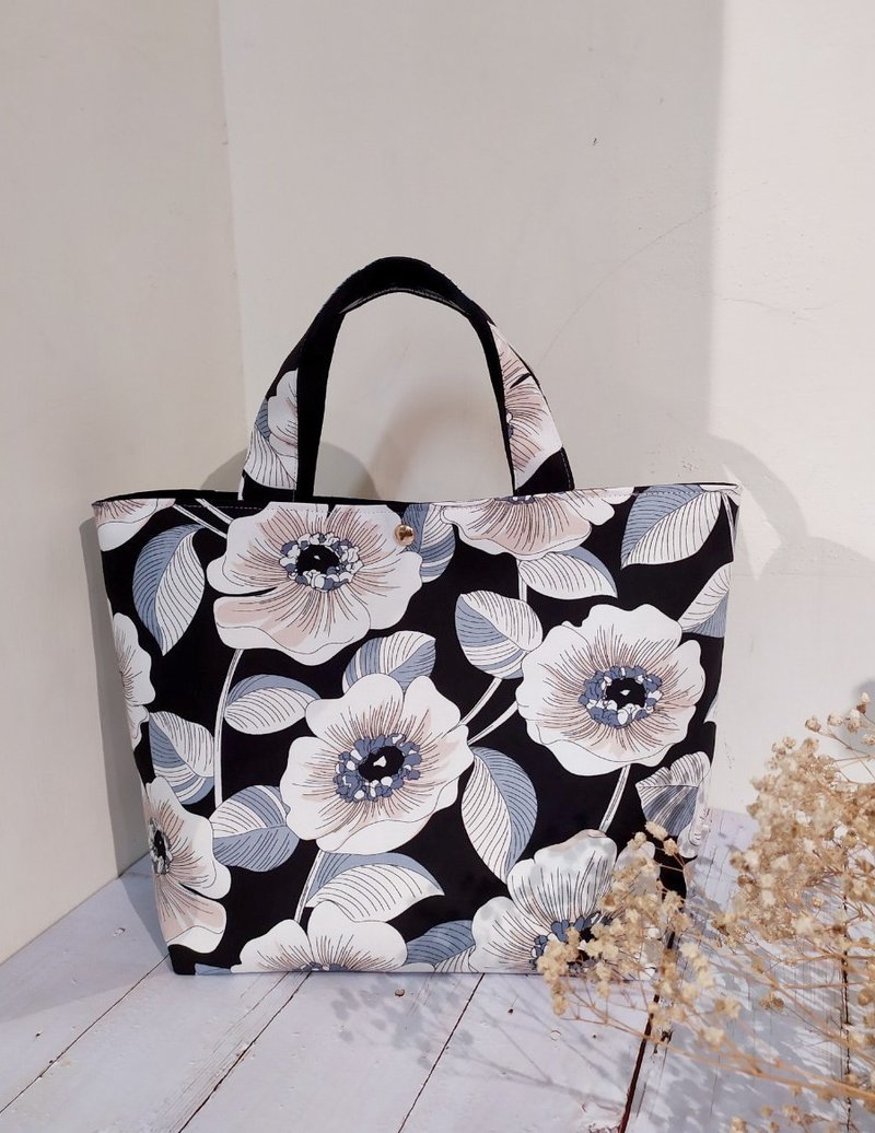 Jiajiajiu M series/handbag/shoulder bag/handmade canvas bag/black hibiscus flower/in stock - กระเป๋าถือ - ผ้าฝ้าย/ผ้าลินิน สีดำ