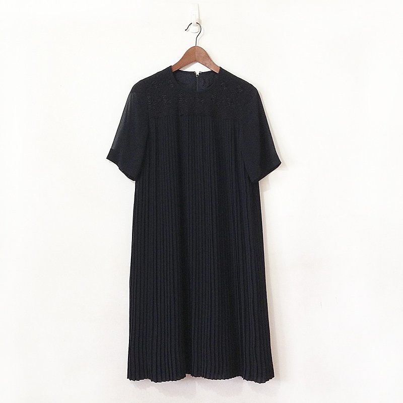 Vintage dress black lace short sleeve pleated dress - ชุดเดรส - เส้นใยสังเคราะห์ สีดำ