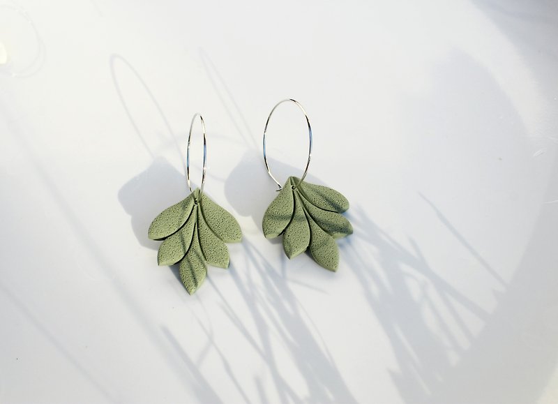 Polymer Clay Earrings Olive Green Spring leaves - Earrings & Clip-ons - Precious Metals Green