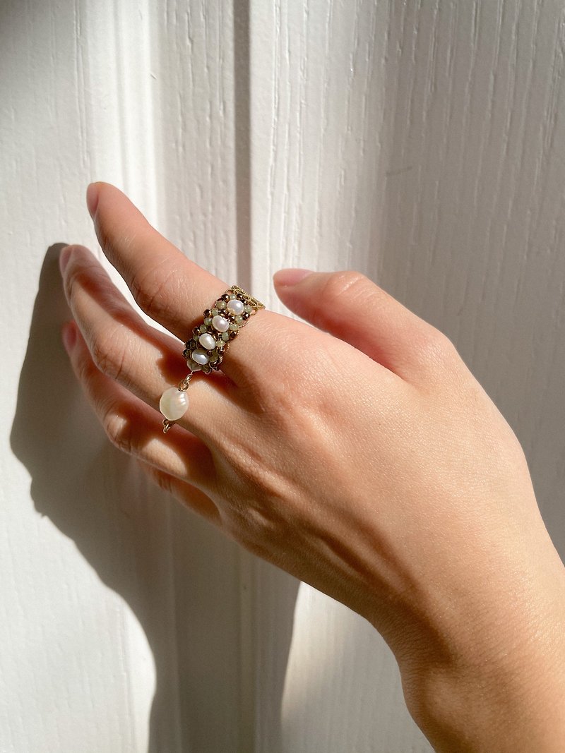 Classic White Pearl Style Gemstone Edge Open Ring Braided Ring Freshwater Pearl Bronze Japanese Beads - แหวนทั่วไป - ทองแดงทองเหลือง สีทอง