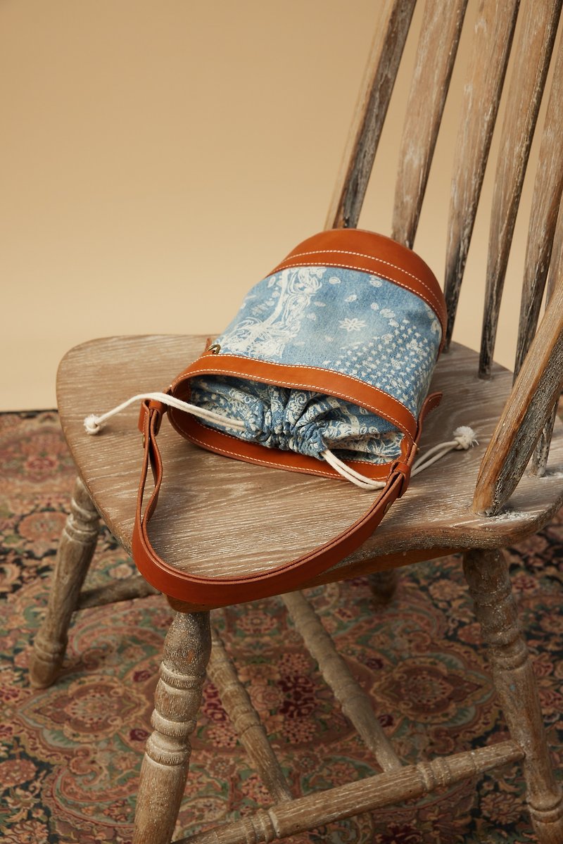 Lace-patterned-Denim Convertible Bucket Bag - 水桶包/束口袋 - 棉．麻 藍色