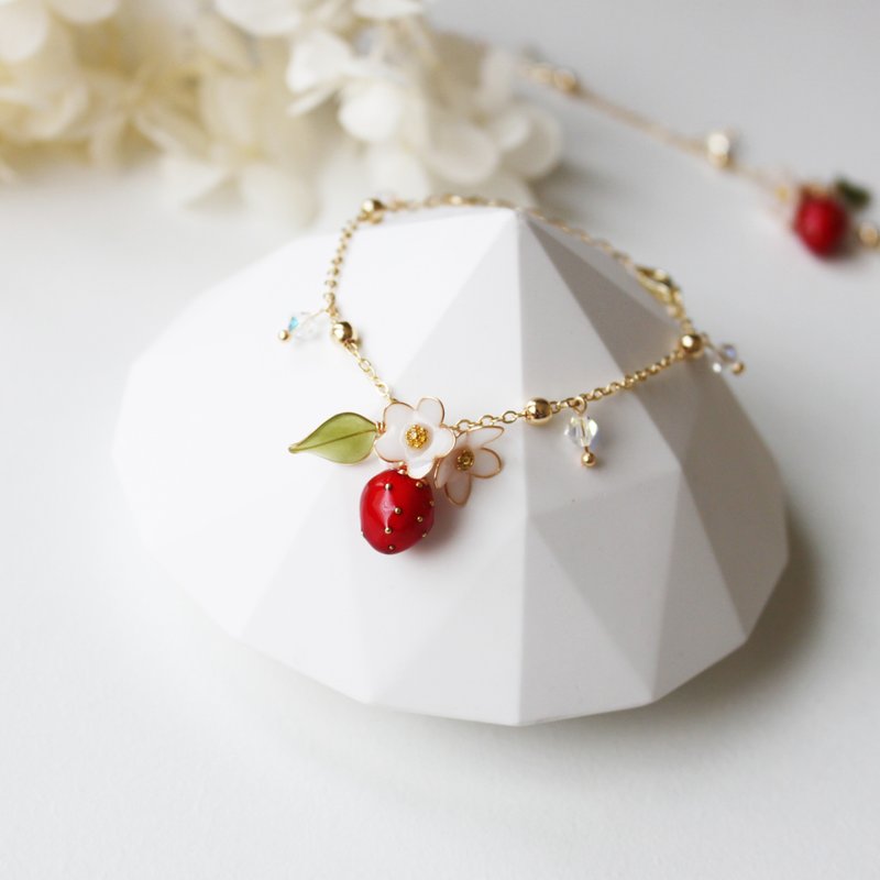 【紅草莓與花朵手鏈】紅色草莓 水晶手鏈 14kgf 手錬 - 手鍊/手環 - 樹脂 紅色