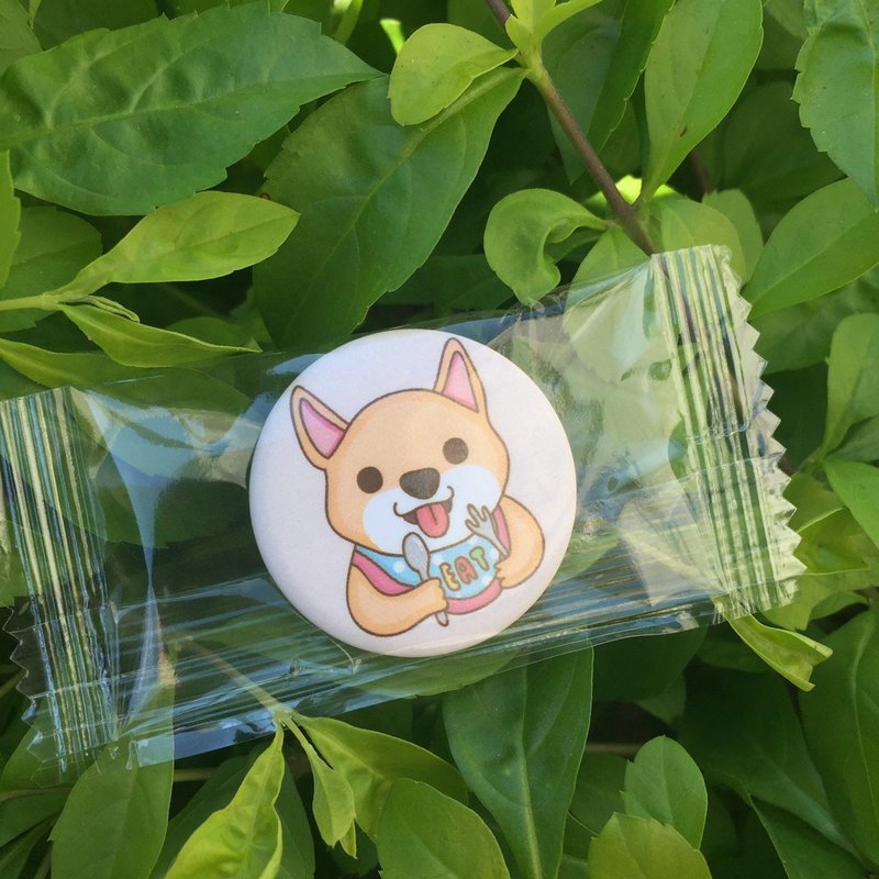 Greedy Shiba / small badge (32mm) - เข็มกลัด/พิน - พลาสติก สีแดง