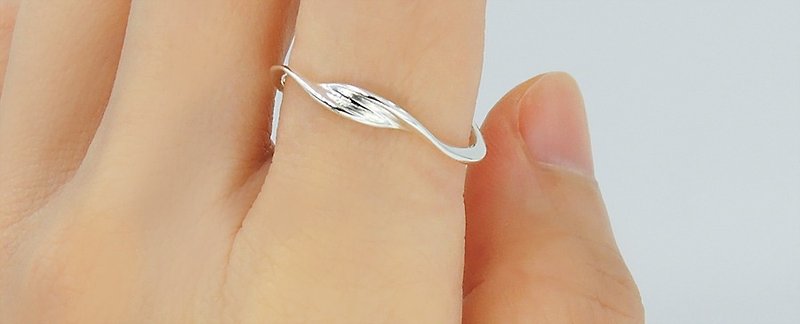 Intertwined ─ Curve series sterling silver ring (open ring can be adjusted) - แหวนทั่วไป - โลหะ สีเงิน