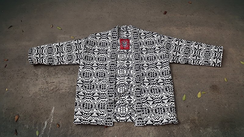 AMIN'S SHINY WORLD handmade custom KIMONO black and white ethnic totem jacquard hood coat coat - เสื้อแจ็คเก็ต - ผ้าฝ้าย/ผ้าลินิน สีดำ