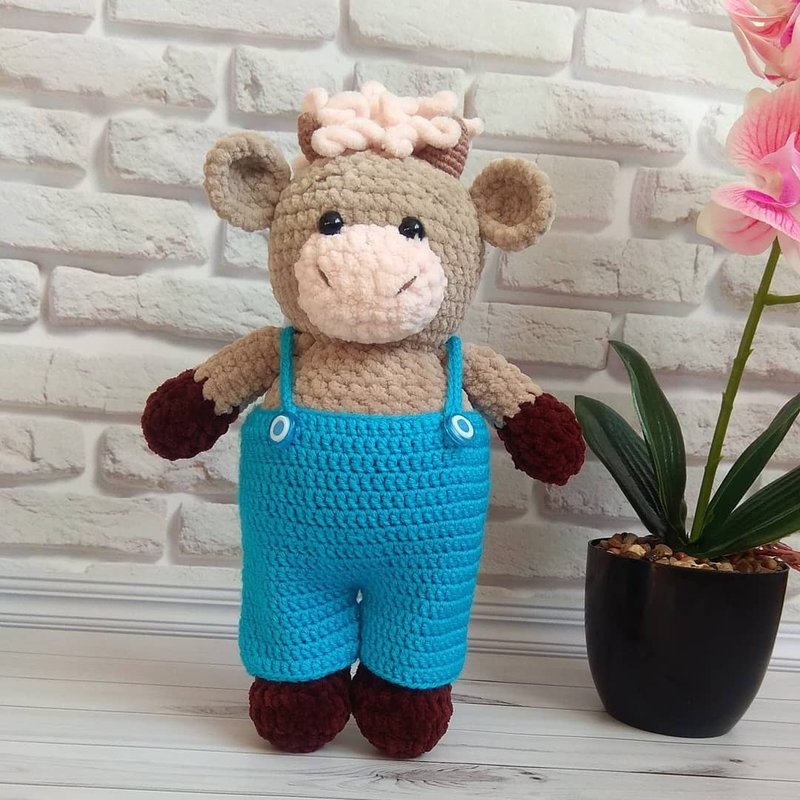 Stuffed soft toy bull, plush toy bull, bull in overalls, bull in a suit - 寶寶/兒童玩具/玩偶 - 棉．麻 卡其色
