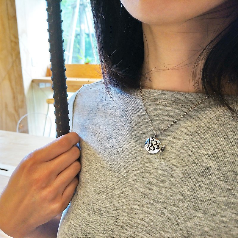[Clear] fish necklace_small fish necklace 925 sterling silver limited edition only one piece - สร้อยคอ - โลหะ สีเทา