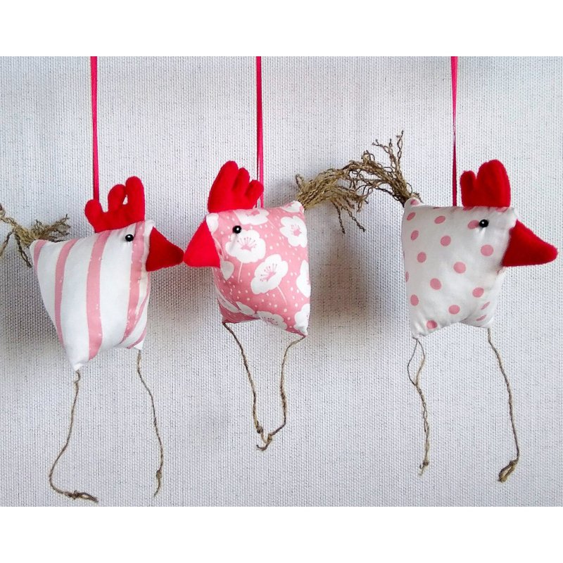 Pink chicken wall hanging, Handmade chicken ornament, Chicken lover gift - 壁貼/牆壁裝飾 - 棉．麻 粉紅色