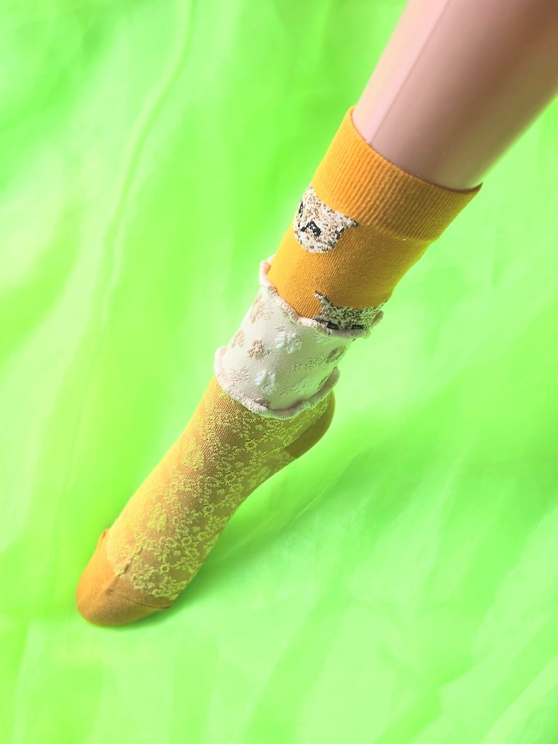 オレンジ×ホワイト　花　猫　カラフルメロウソックス 派手靴下 個性的 22.5〜25 女性靴下 socks - ソックス - その他の素材 オレンジ