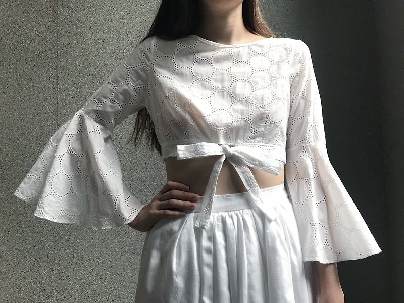 Solace Bell Sleeve Crop Top - 女裝 上衣 - 棉．麻 白色