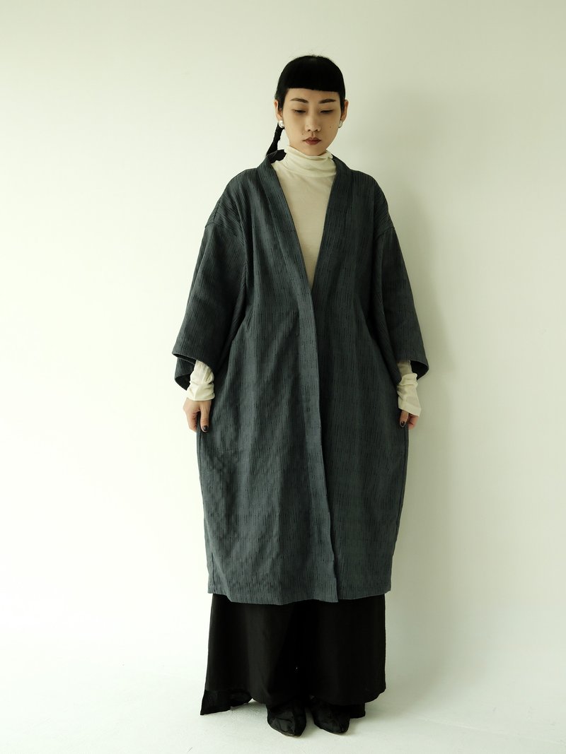 川 衣 WEAR BEING 寬袖開襟厚磅長袍外套 藍黑織紋 - 女大衣/外套 - 棉．麻 藍色