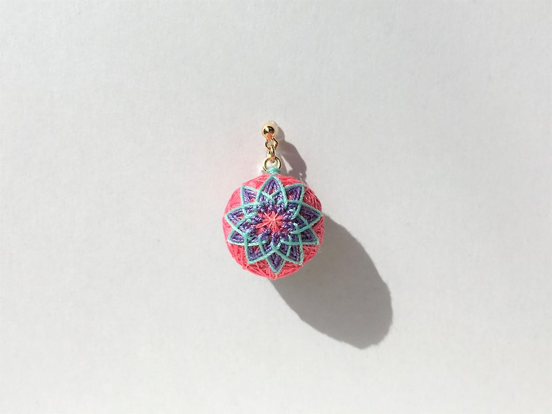 tachibanaya comari Japanese TEMARI earrings 日本的傳統工藝 手鞠球 刺繡 耳環 - ピアス・イヤリング - 刺しゅう糸 ピンク