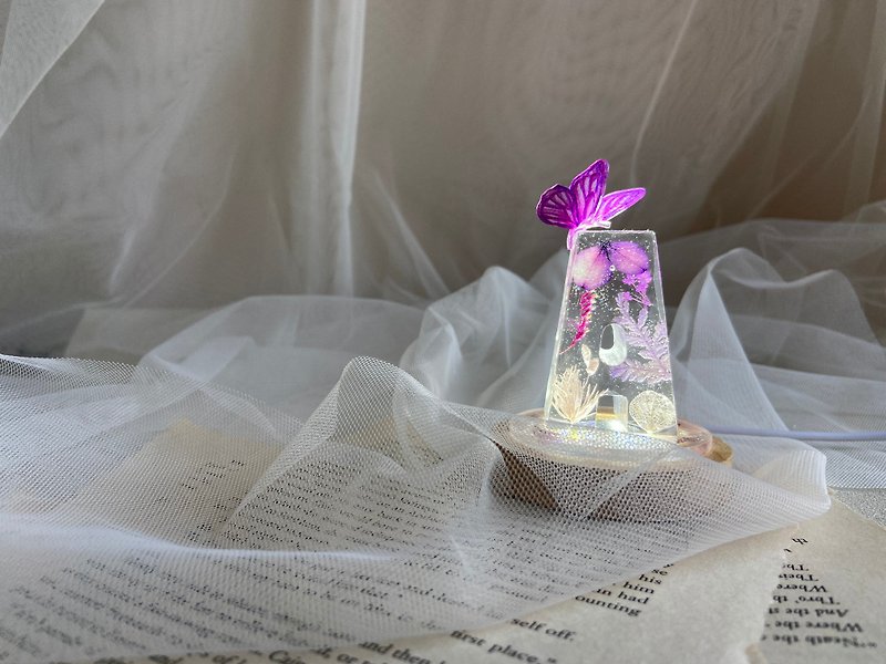 Preserved Flower Alphabet Night Light - โคมไฟ - พืช/ดอกไม้ สีม่วง