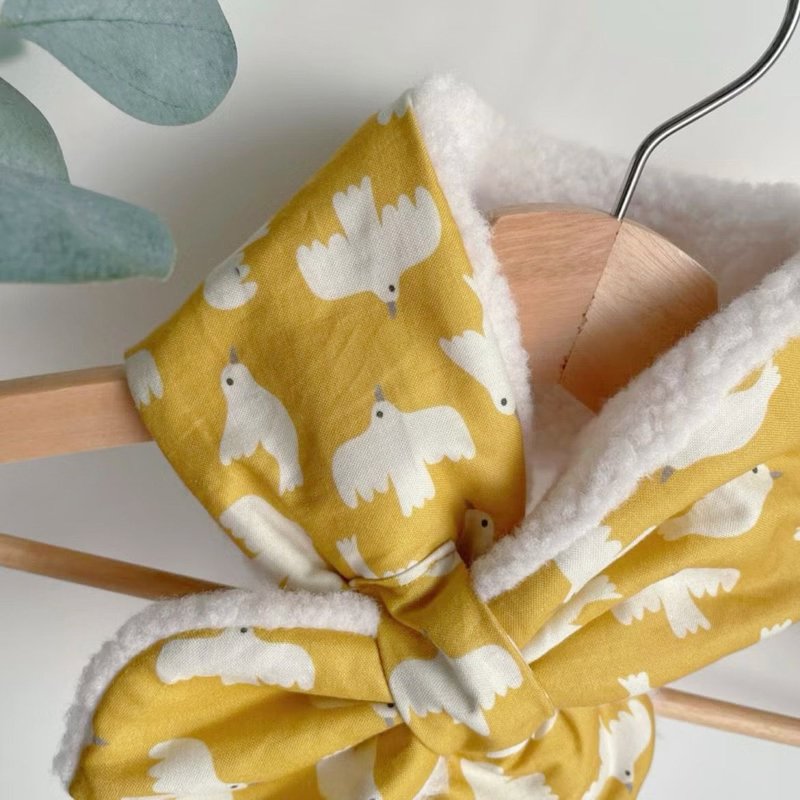 Children's Scarf・Crossover Style・Warm Day Birdie Pattern - Knit Scarves & Wraps - Cotton & Hemp Yellow