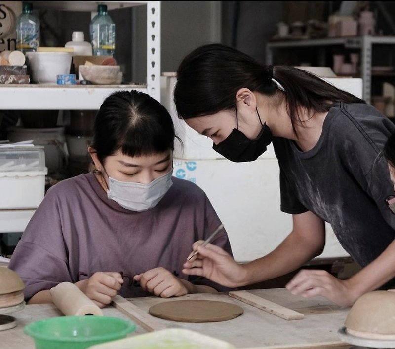 A group of one person 【Tainan DAW DIN Pottery Art Studio】Ceramic art course hand kneading / embryo drawing - Pottery & Glasswork - Pottery 