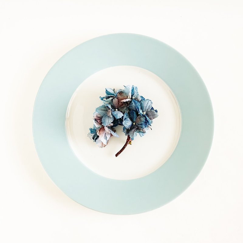 Corsage: antique hydrangea branch to the blue series - Brooches - Polyester Blue