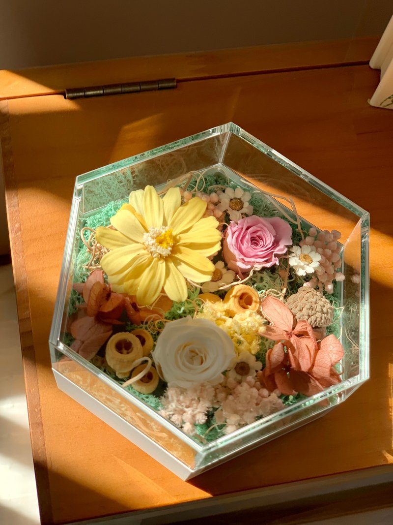 Hexagonal flower box - Dried Flowers & Bouquets - Acrylic Yellow