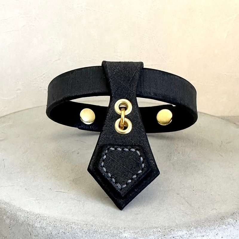 HOWLL imported colorful leather collar [tie] - embossed black - ปลอกคอ - หนังแท้ สีดำ