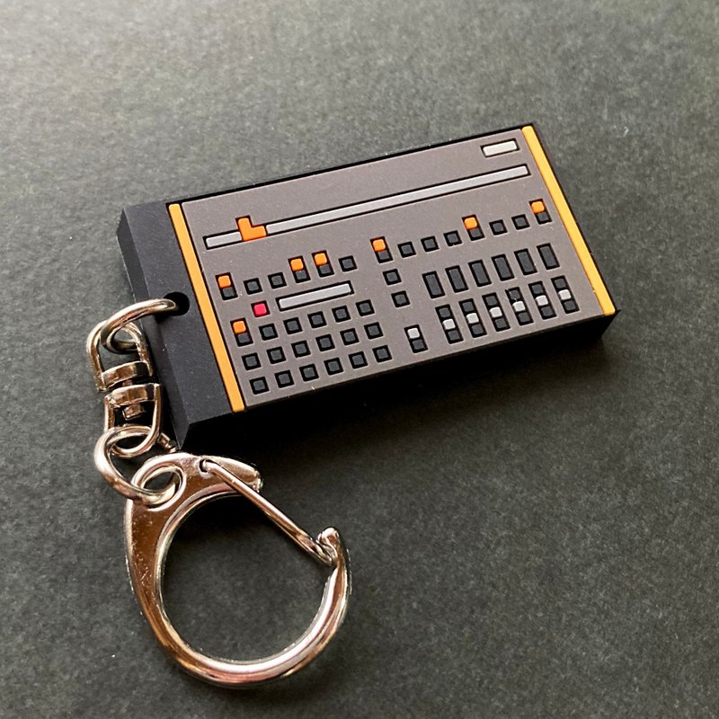 キーホルダー　リズムマシン　ラバーキーホルダー　 04　PCM RhythmMachine - 鑰匙圈/鑰匙包 - 其他材質 咖啡色