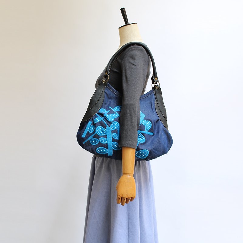 Thorns embroidery embroidery · Granny bag - กระเป๋าแมสเซนเจอร์ - ผ้าฝ้าย/ผ้าลินิน สีน้ำเงิน