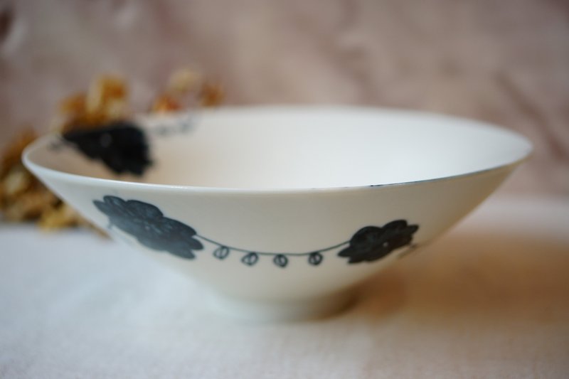 手繪青花瓷 繾綣花 高角碗  Ø17.5cm 拉麵碗 高台丼 反高台丼 - 碗 - 陶 藍色