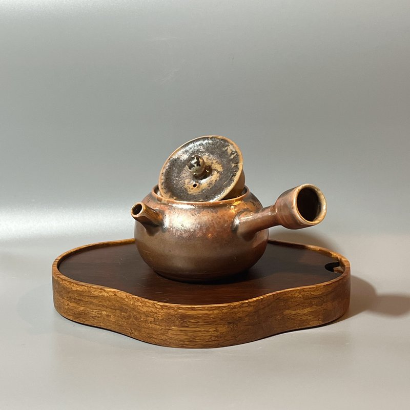 Wood fired heavy ash bronze gold teapot/Handmade by Xiao Pingfan - ถ้วย - ดินเผา 