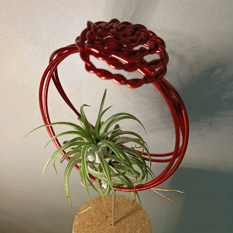 Wire lover 臺灣手作鋁線職人 戒指造型植栽架 小精靈空氣鳳梨擺 - 擺飾/家飾品 - 其他金屬 紅色