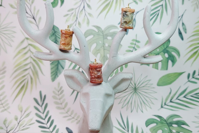 SixCats  天然石 珊瑚玉九尾狐 項鍊吊墜 祝福  招財 祈福 禮物 - 吊飾 - 玉石 