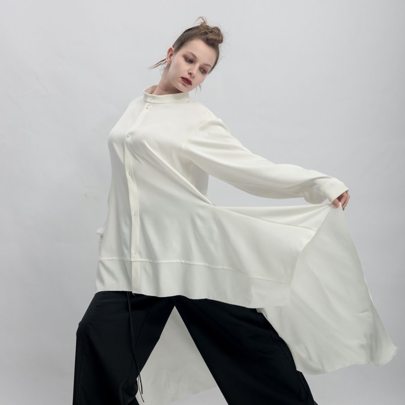 INF 立領不對稱垂墜剪裁印花襯衫 / 白 - 女襯衫 - 聚酯纖維 白色