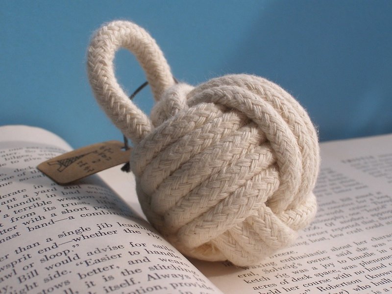 book. town. Monkey fist knot- skimming head rope / sailor rope / pendulum jewelry - Items for Display - Cotton & Hemp White