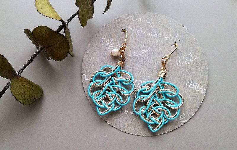 Mizuhiba leaf earrings / earrings color: light blue × gold - Earrings & Clip-ons - Eco-Friendly Materials Blue