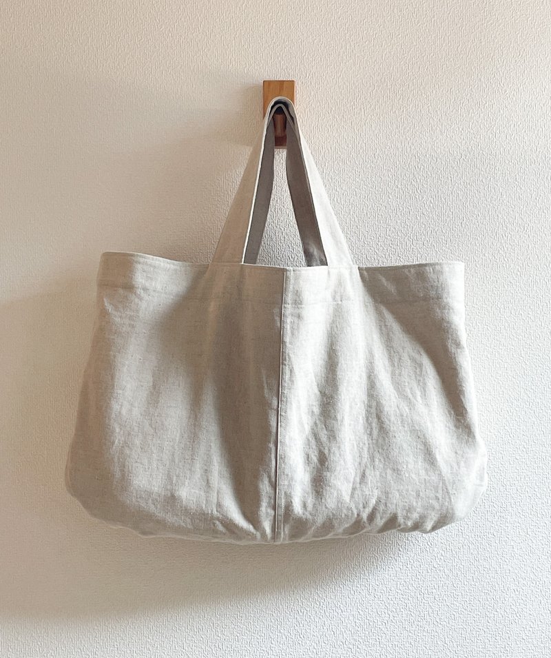 日本製 柔らかリネンコットンの大きめトートバッグ ポケット付　アップサイクル品 - 側背包/斜背包 - 棉．麻 白色