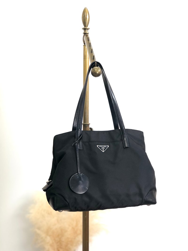【 日本直送　名牌中古包 】PRADA プラダ トートバッグ ブラック トライアングルロゴ カデナ ナイロン レザー vintage ヴィンテージ nz73vd - 手提包/手提袋 - 尼龍 黑色