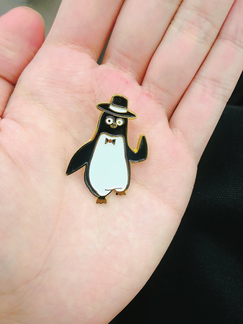 #29 Gentleman Penguin Pin / Brooch / Pin - เข็มกลัด - โลหะ สีดำ